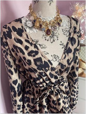 Mini šaty so zvieracím vzorom, l