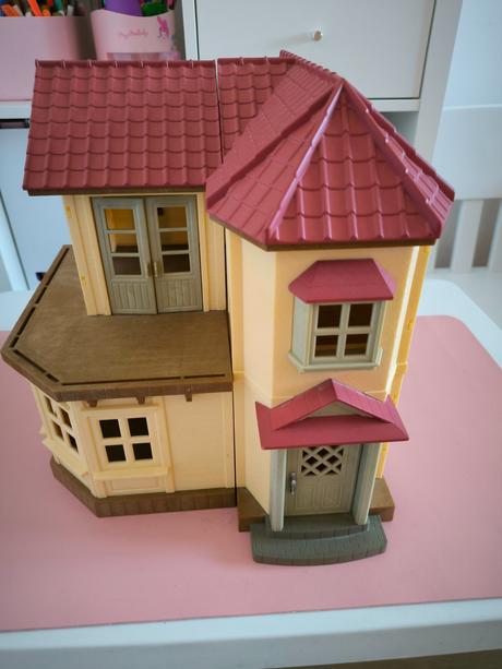 Sylvanian family domček s príslušenstvom,