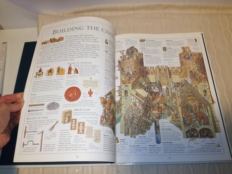 Stephen biesty's cross-sections castle  su22, 