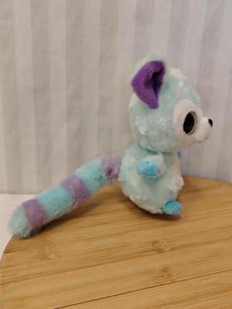 Mätový plyšový lemur, veľké oči, dlhý chvost 15 cm, 