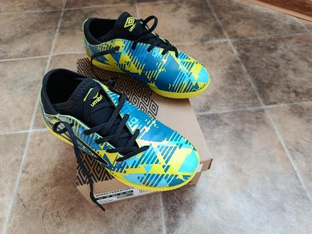 Halovky a kopačky, umbro,33
