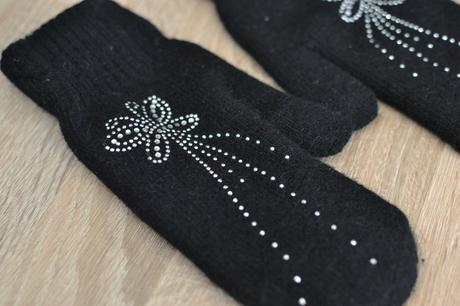 Čierne rukavice so štrasom, 