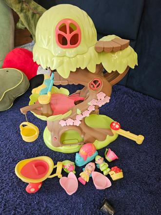 Domcek s prislusenstvom, 