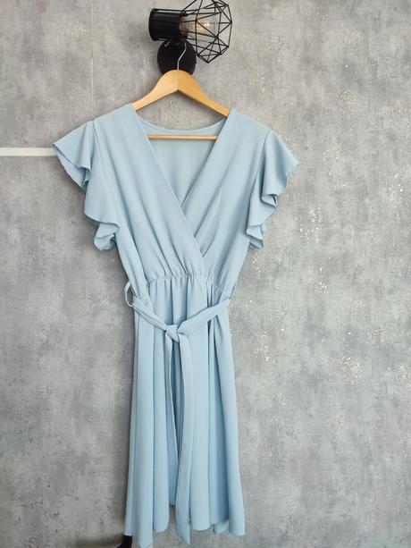 Krásne bledo modré šaty, 