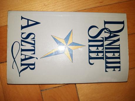 Knižka "danielle steel" a sztár,