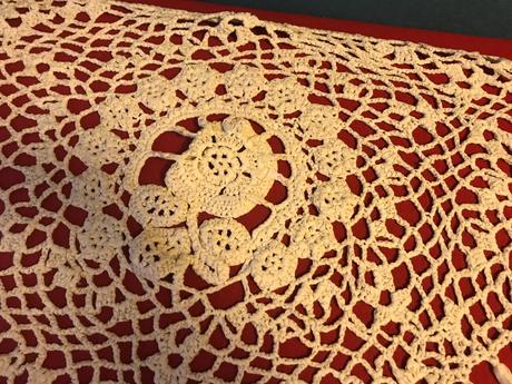 Prehoz háčkovaný - rozmery - 97 x 148 cm, mango