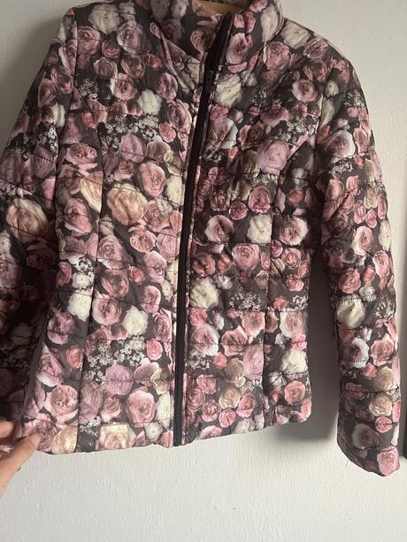 Jesena jarna bunda s ruzami kvety ruza, m