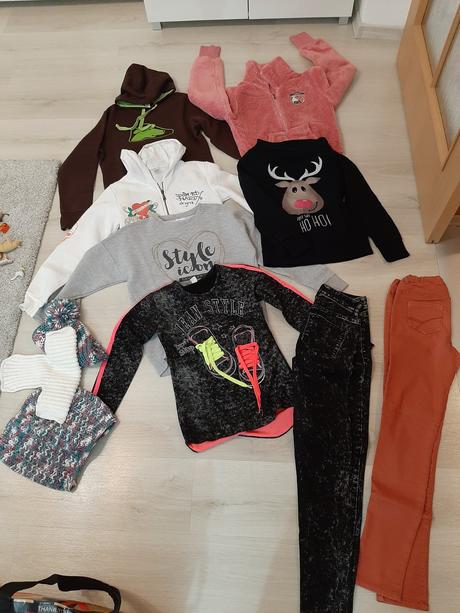 Balík dievčenskych vecí vel.146, 140–152