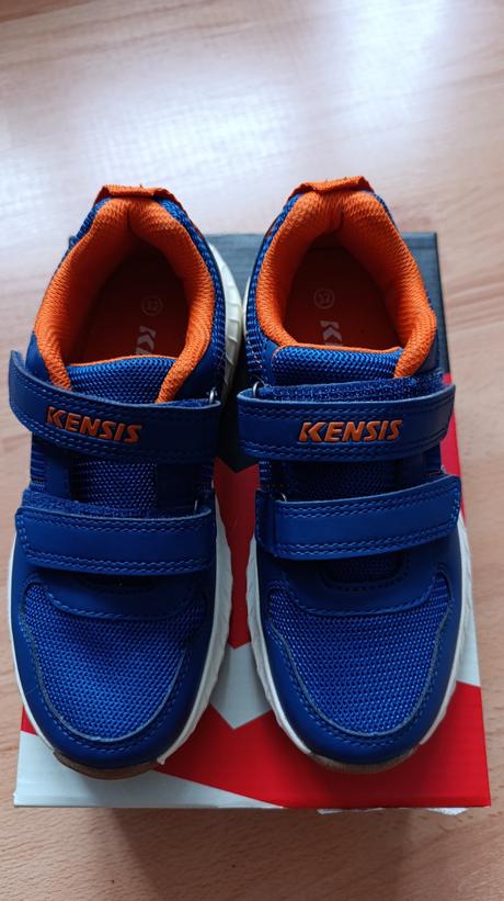 Tenisky, 32