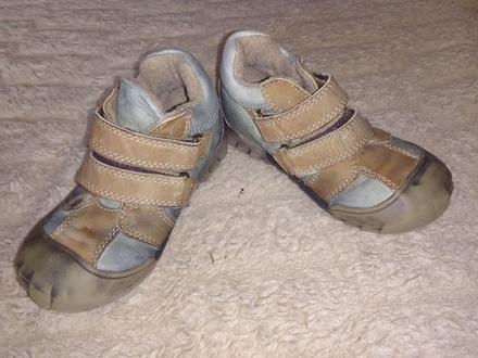 Kožené poltopánky, 26