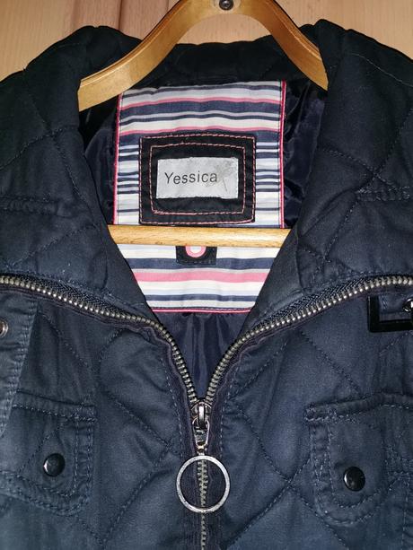 Dámska čierna vetrovka, 40