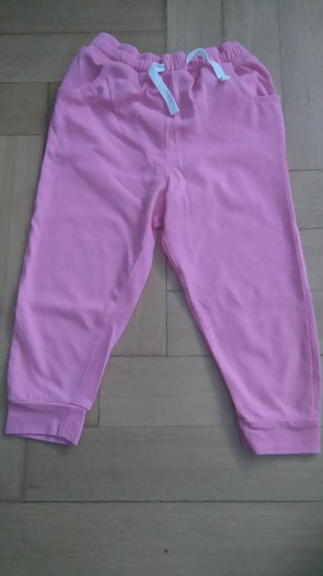 Menší balík oblečenia, 68–80