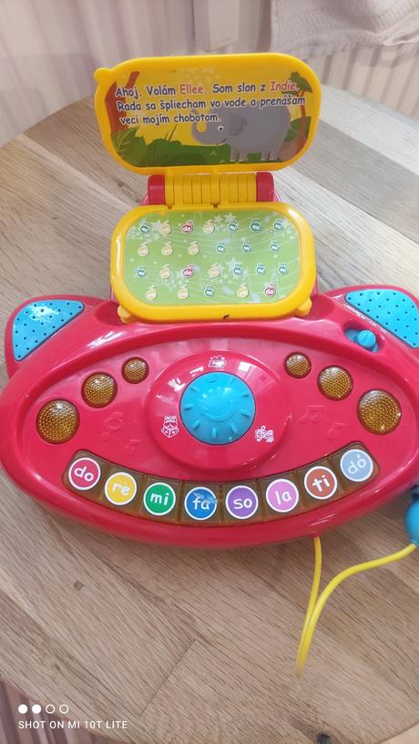 Hudobný hovoriaci klavír,