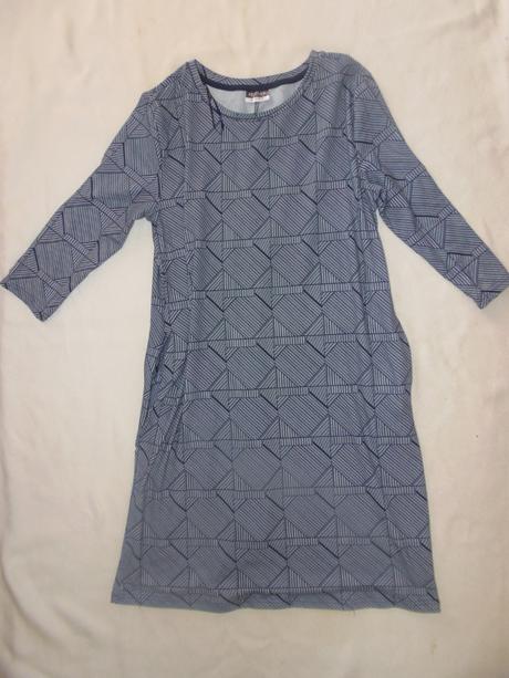 Šaty s vreckami, 38