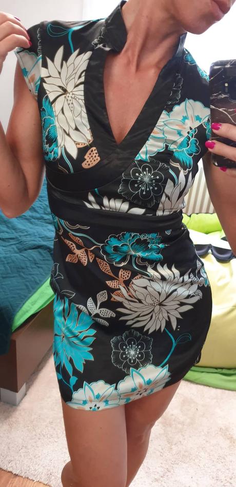 Vzorovane satenove saty, s