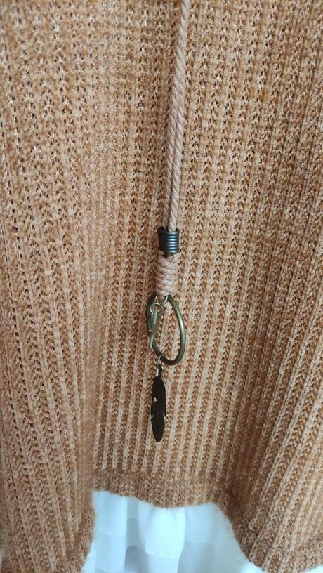 Pulóver a náhrdelník, 