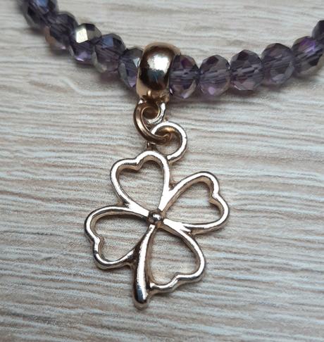 Náramok so štvorlístkom, 