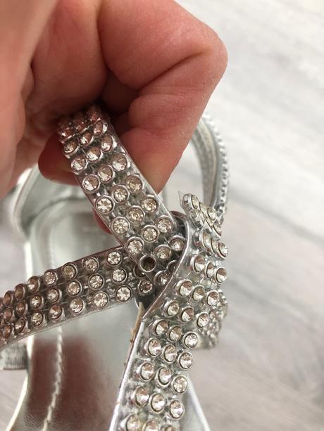 Strieborne sandale, 37