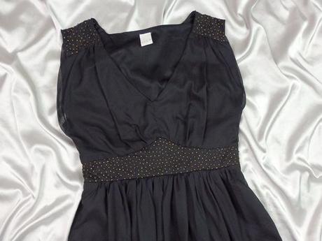 Kvalitné čierne šaty, s