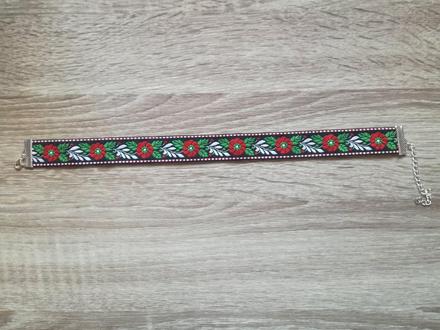 Choker s ľudovým motívom - čierny podklad,
