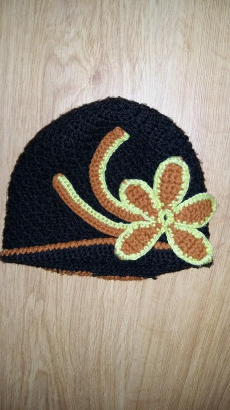 Háčkovaná čiapka s kvetom, 86