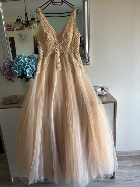 Zlaté spoločenské šaty, l