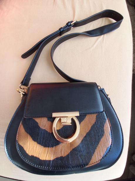 Menšia kabelka reserved, reserved