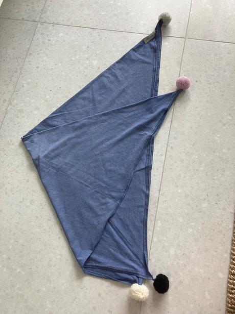 Šatka / šál s bombuľami, 