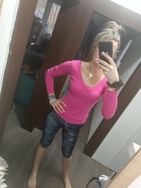 Ružový svetrík s výstrihom veľ. m, m