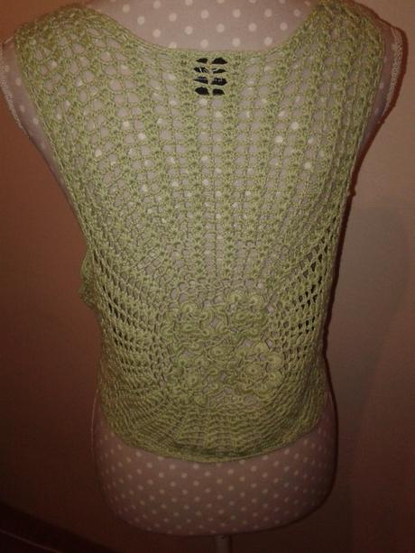 Hráškovozelená háčkovaná vesta veľ. l, l