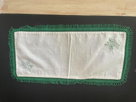 Dečka s hačkovaným lemom,