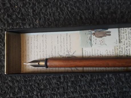 Kaligrafia fantasy vintage perá, 