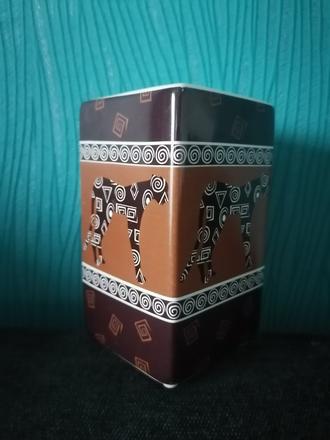 Váza alebo, stojan na perá, štetce, zubné kefky., 