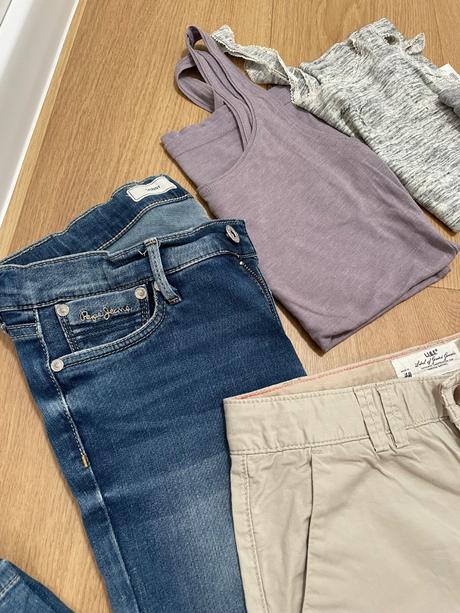 Balík oblečenia, s