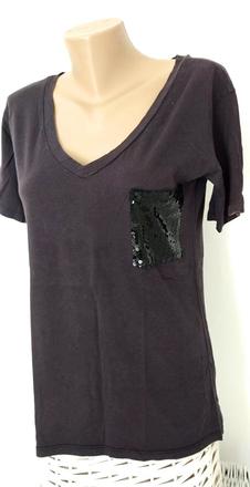 Jednoduché čierne tričko s potlačou, l