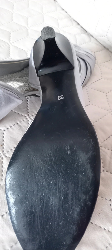 Strieborné spoločenské lodičky, 38