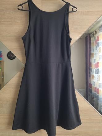 Čierne ľahké šaty, 38