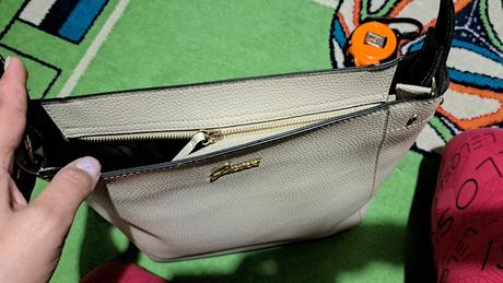 Kabelka guess, guess