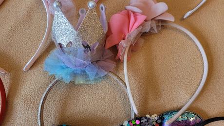 Čelenky - 12 ks + 2 ks paličky- super stav, h&m