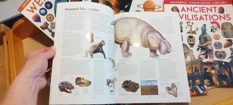 Universal knowledge library - science and history, 