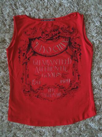 Červené tričko, s