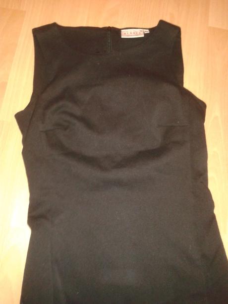 Cierne puzdrove saty, 34