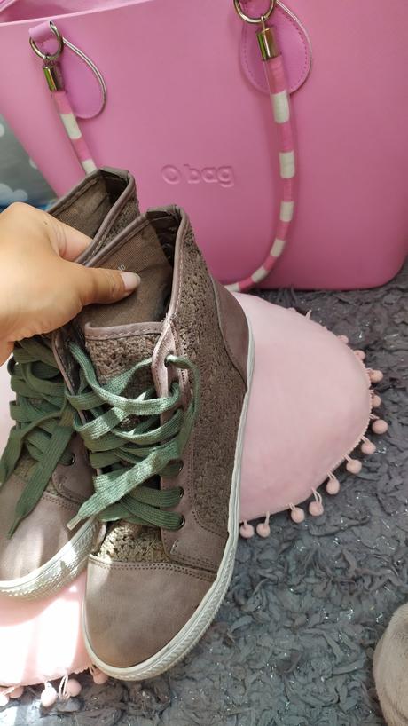 Vyvýšené tenisky, 40