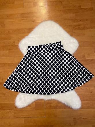 Bodkovaná sukňa, 36