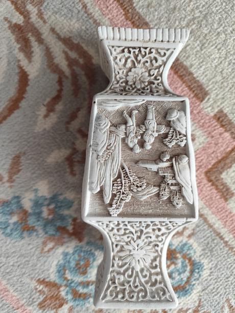 Váza s čínskym vzorom a popolník, 