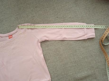 Mikiny s našitými flitrami (2 kusy), 104