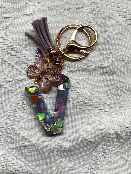 Ručne vyrobené živicové kľúčenky, 