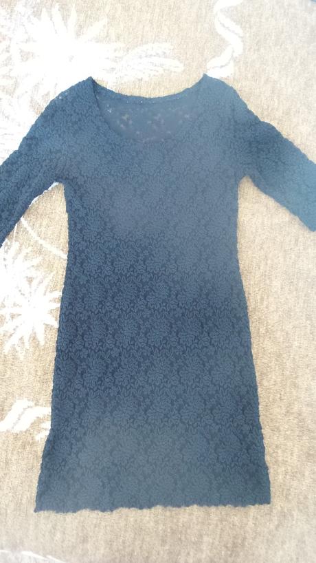 Čierne čipkové šaty, s