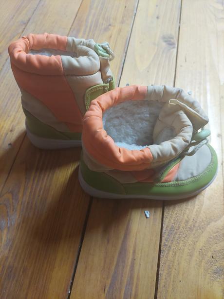 Dievčenské čižmy, 25