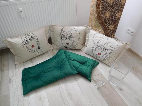 Vankúše v prírodnej farbe+zelené smaragdové, 